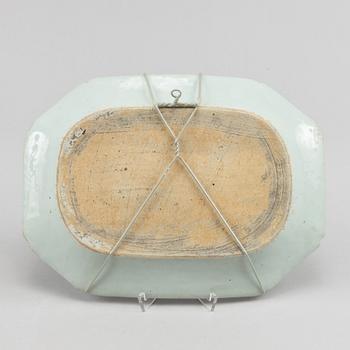 A blue and white tureenstand and a soup dish, Qing dynasty, Qianlong (1736-95).