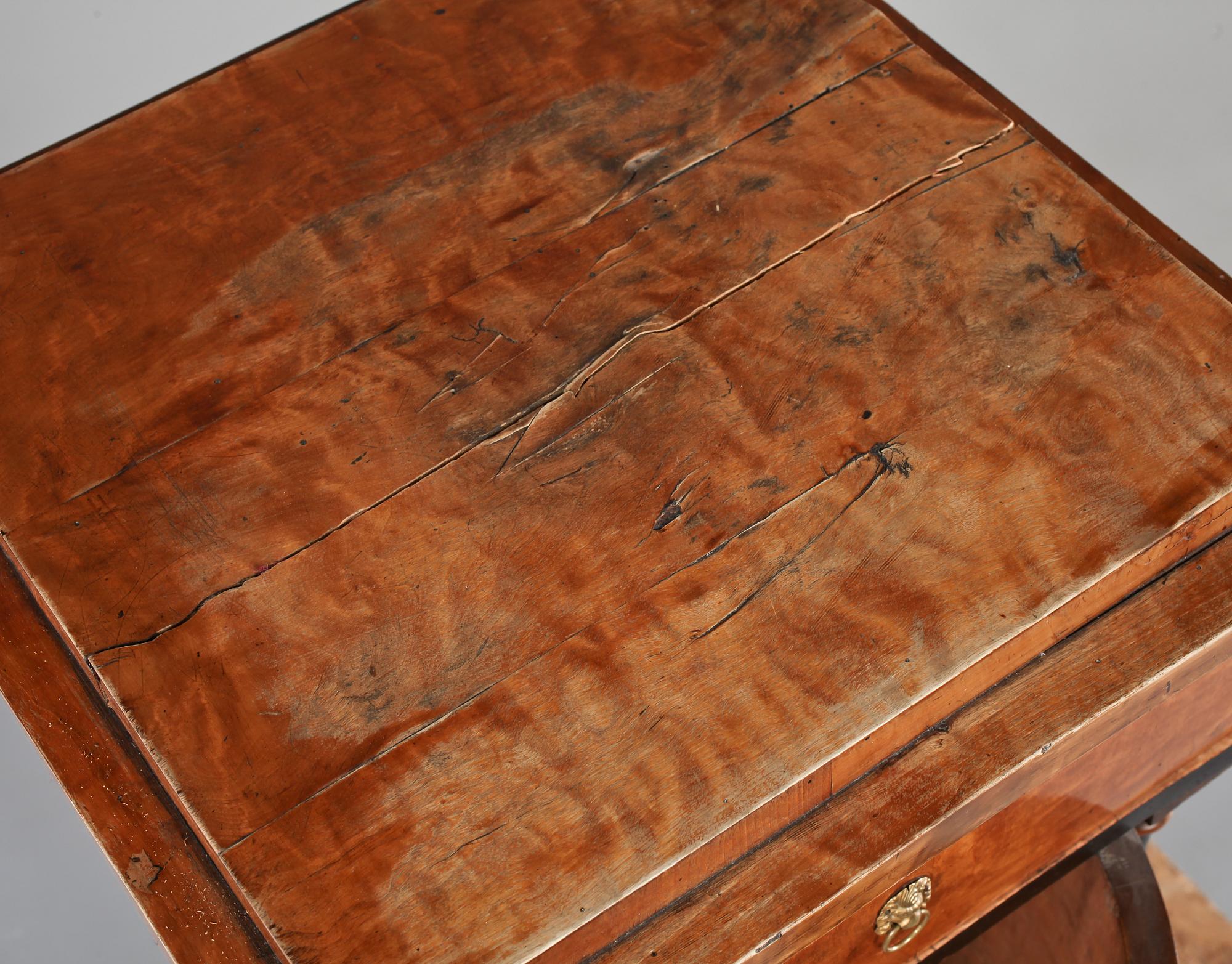 KOLONNSKÅP, Karl Johan, 1800-talets första hälft.