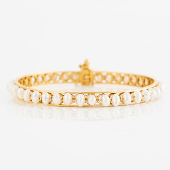 Arm ring, 18K gold with pearls.
