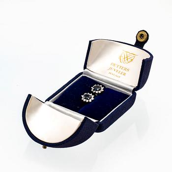 Earrings 18K whitegold 2 sapphires approx 7 x 5 mm and brilliant-cut diamonds approx 0,40 ct in total, Detters Juveler.