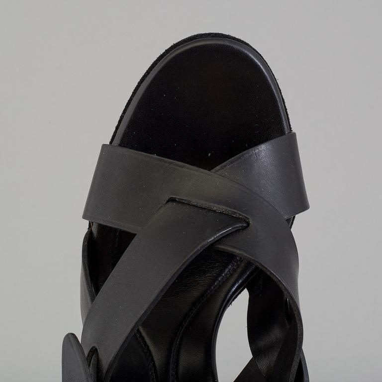 YVES SAINT LAURENT, skor, storlek 37.