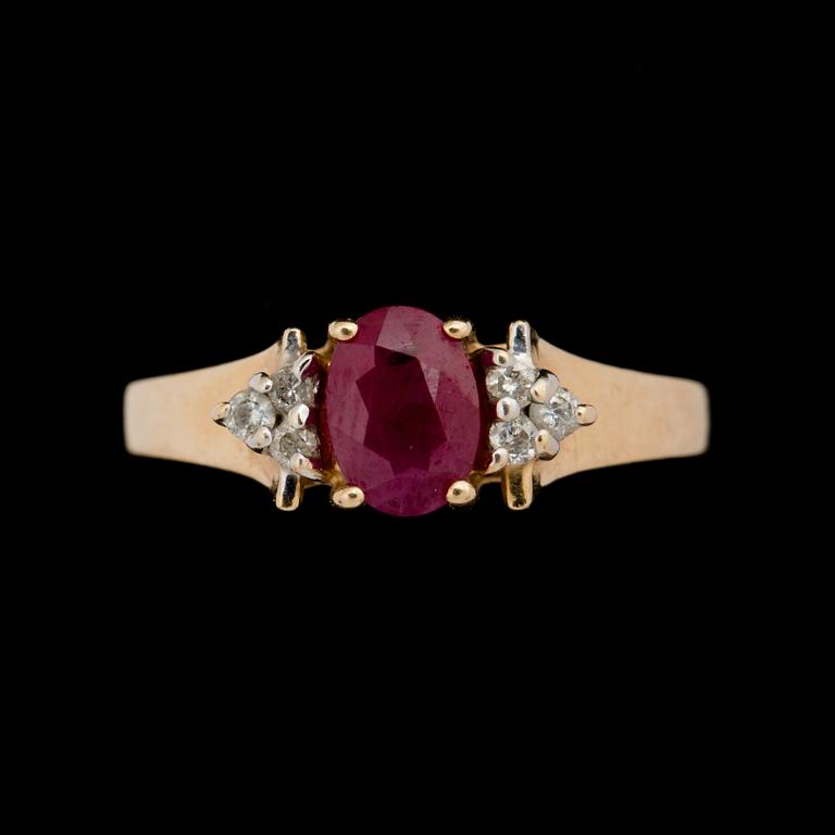 RING, 14K guld med små diamanter samt rubin. Vikt ca 3 gram.