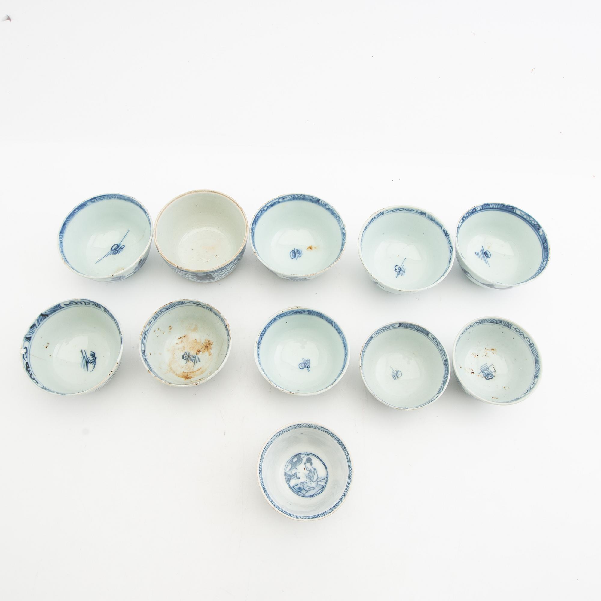 Cups and saucers, 11 + 22 pcs, 17th/18th century, porcelain, China.