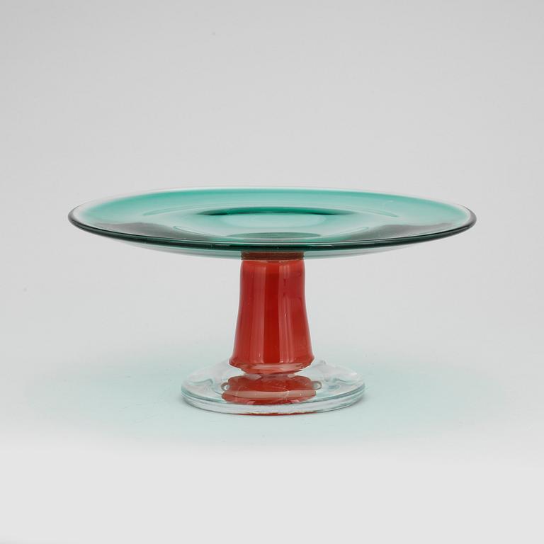 SKÅL PÅ FOT/ TÅRTFAT, glas, "Chribska", Erik Höglund, signerad.