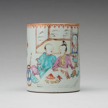 A famille rose jug, Qing dynasty, 18th Century.