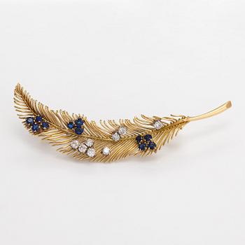 Van Cleef & Arpels, An 18K gold brooch with sapphires and diamonds ca. 0.80 ct in total.