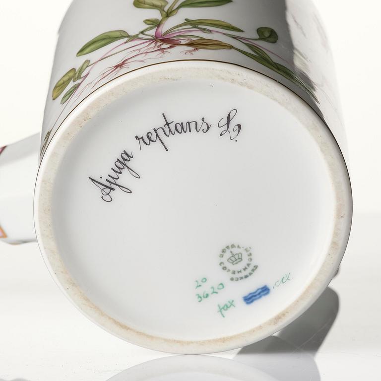 A Royal Copenhagen 'Flora Danica' coffee pot with cover, Denmark, 20th century.