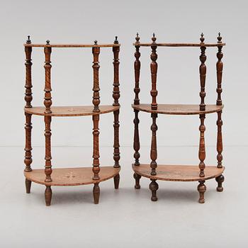 ETAGEHYLLOR, 2 st, snarlika, England, 1800-talets andra hälft.