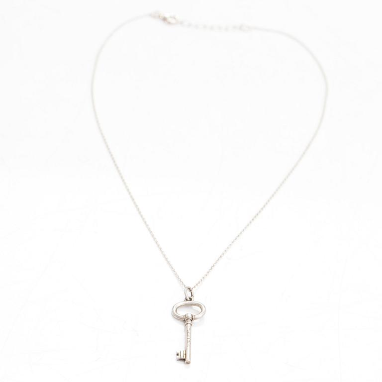 Tiffany & Co, A sterlingsilver pendant with chain.