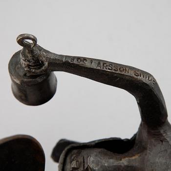 Erik Höglund, skulptur/ljuslampett, smide, Lars Larsson Konstsmide, signerad, numrerad 1/10.