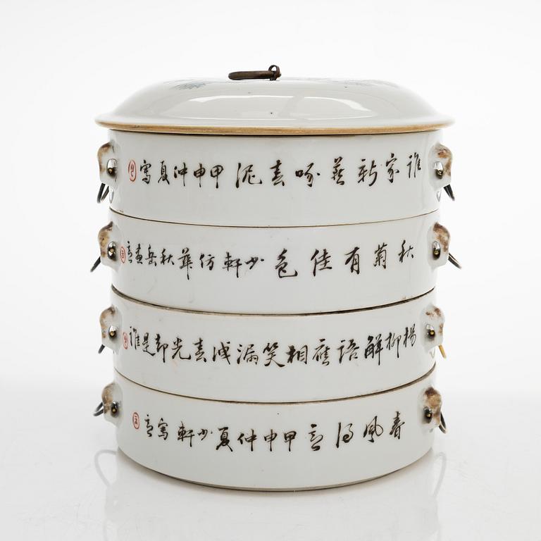 Matkärl och koppar med lock, 3 st, porslin, Kina, omkring år 1900.
