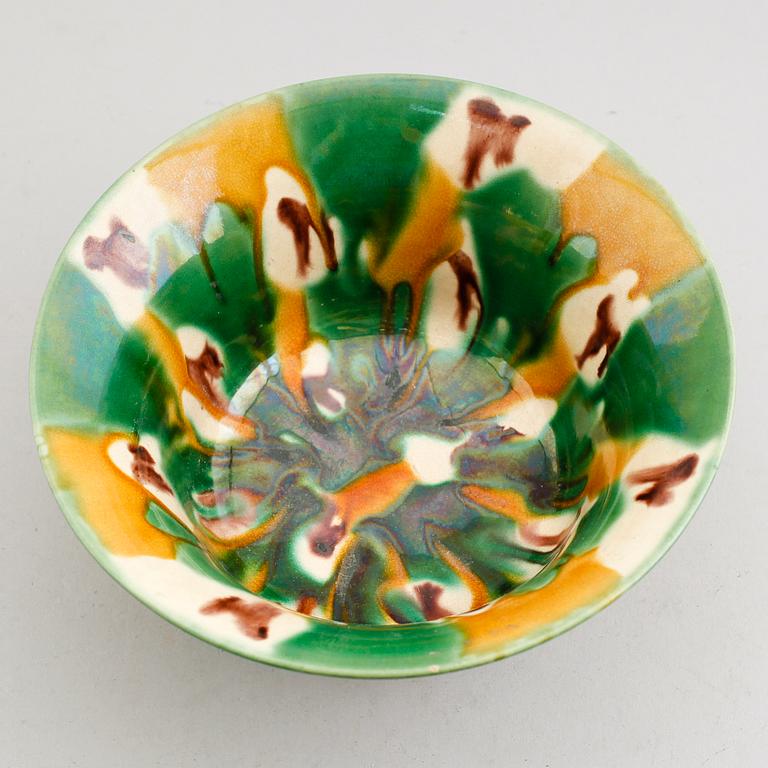 An egg and spinach bowl, Qing dynasty.