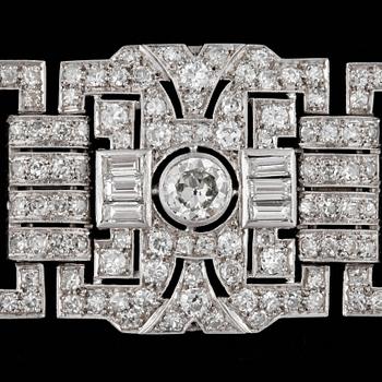 An Art Déco bracelet with old-cut and brilliant-cut diamonds total carat weight circa 18.00 cts.