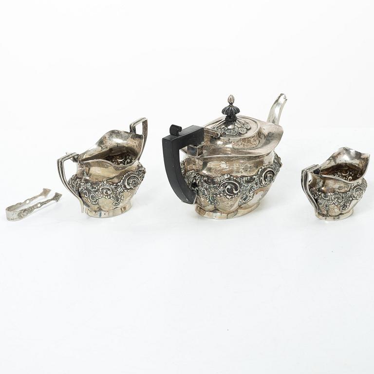 An English silver tea pot, sugar bowl and cream jug, Birmingham,  1904–1906.