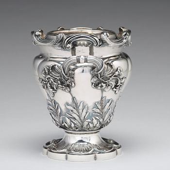 An English 19th century silver wine cooler, mark of William Ker Reid, London 1836.