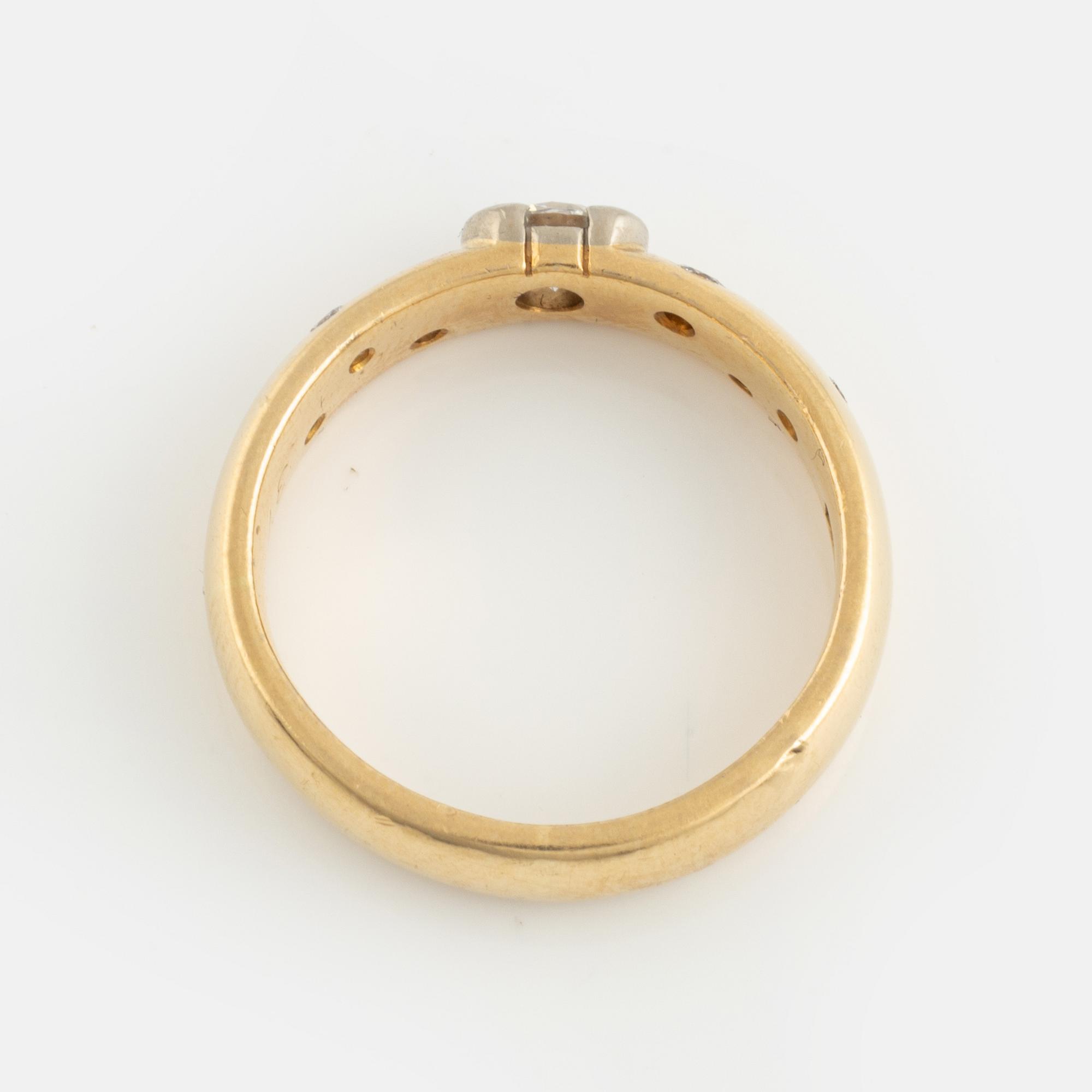Ring, Engelbert, gold and brilliant cut diamond ring.