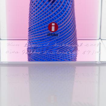 Oiva Toikka, jubileumskub, signerad Oiva Toikka Nuutajärvi 2007 57/100.