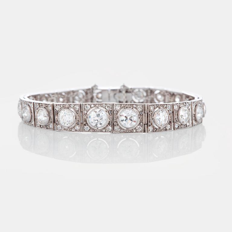 A platinum bracelet set with old-cut diamonds with a total weight of ca 4.75 cts.