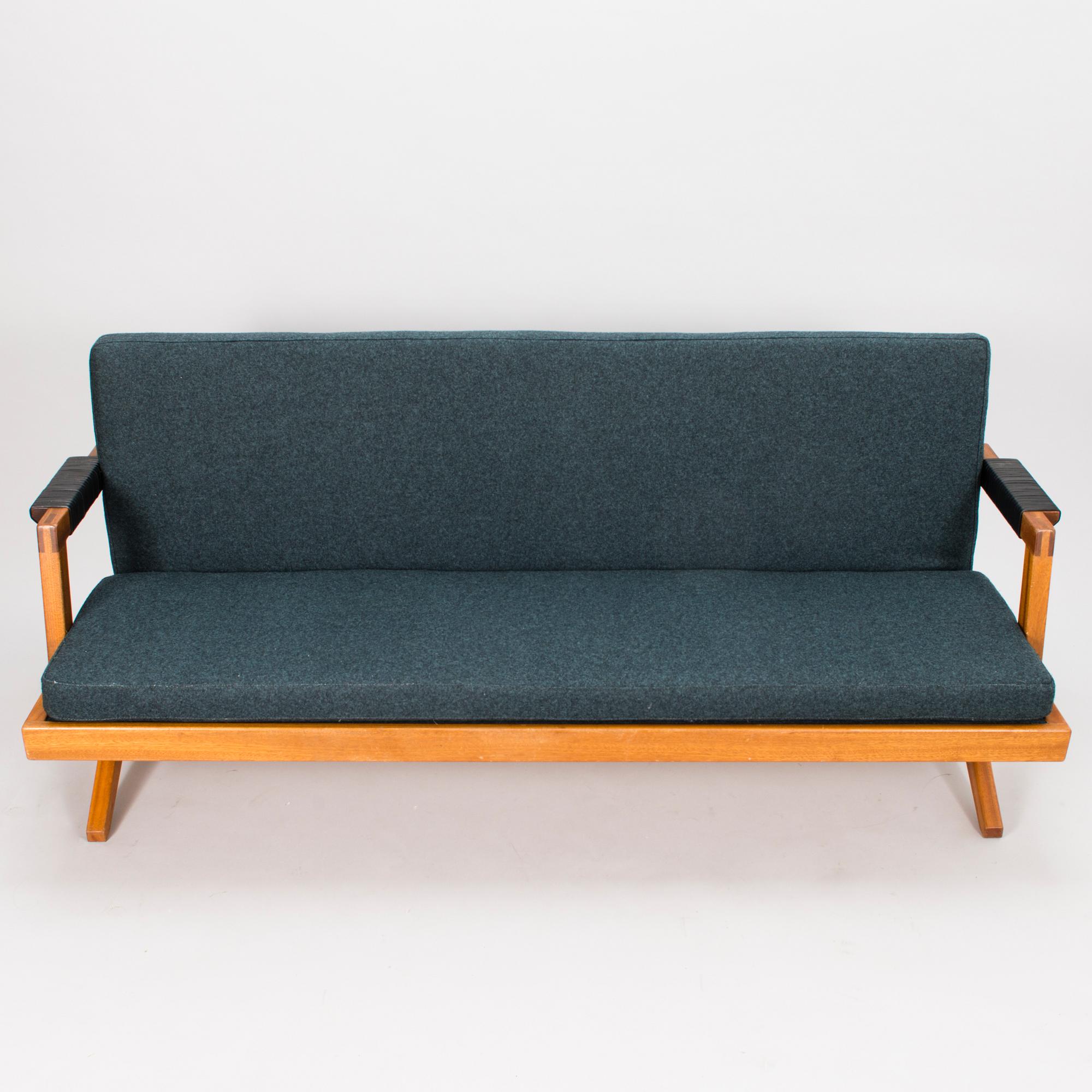 OLAVI HÄNNINEN,  SOHVA, "Bumerang", HMN Huonekalu Mikko Nupponen, Lahti 1960-luku.