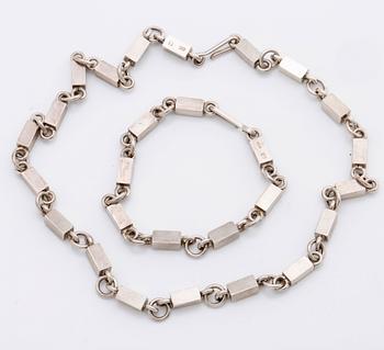 A Wiwen Nilsson necklace and bracelet, sterling silver,Lund 1967. Total weight 93 gram.
