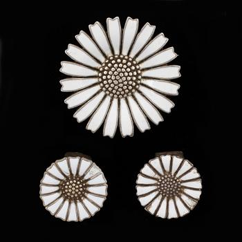 BROSCH samt CLIPS, sterlingsilver samt emalj, "Daisy". Vikt 15 g.