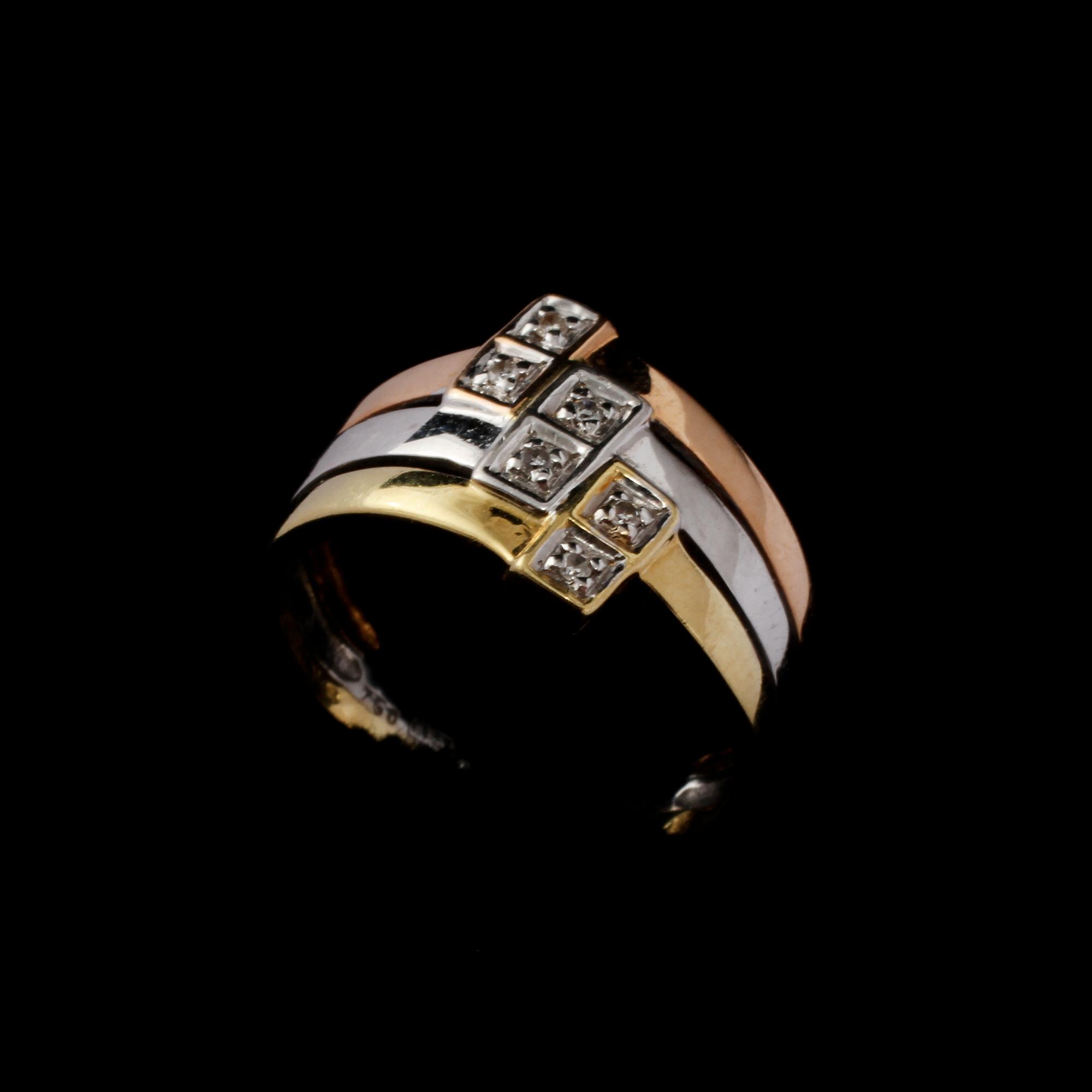 RING, 18k trefärgat guld med 6 åttkantslipade diamanter, Iduna, Varberg. Vikt 3 g.