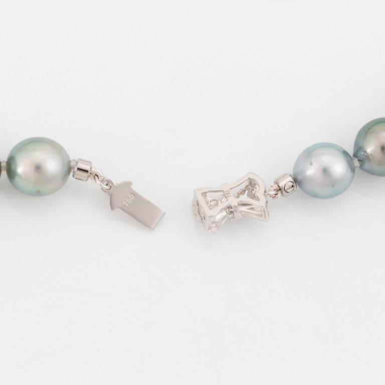 A Tahitian cultured pearl necklace.