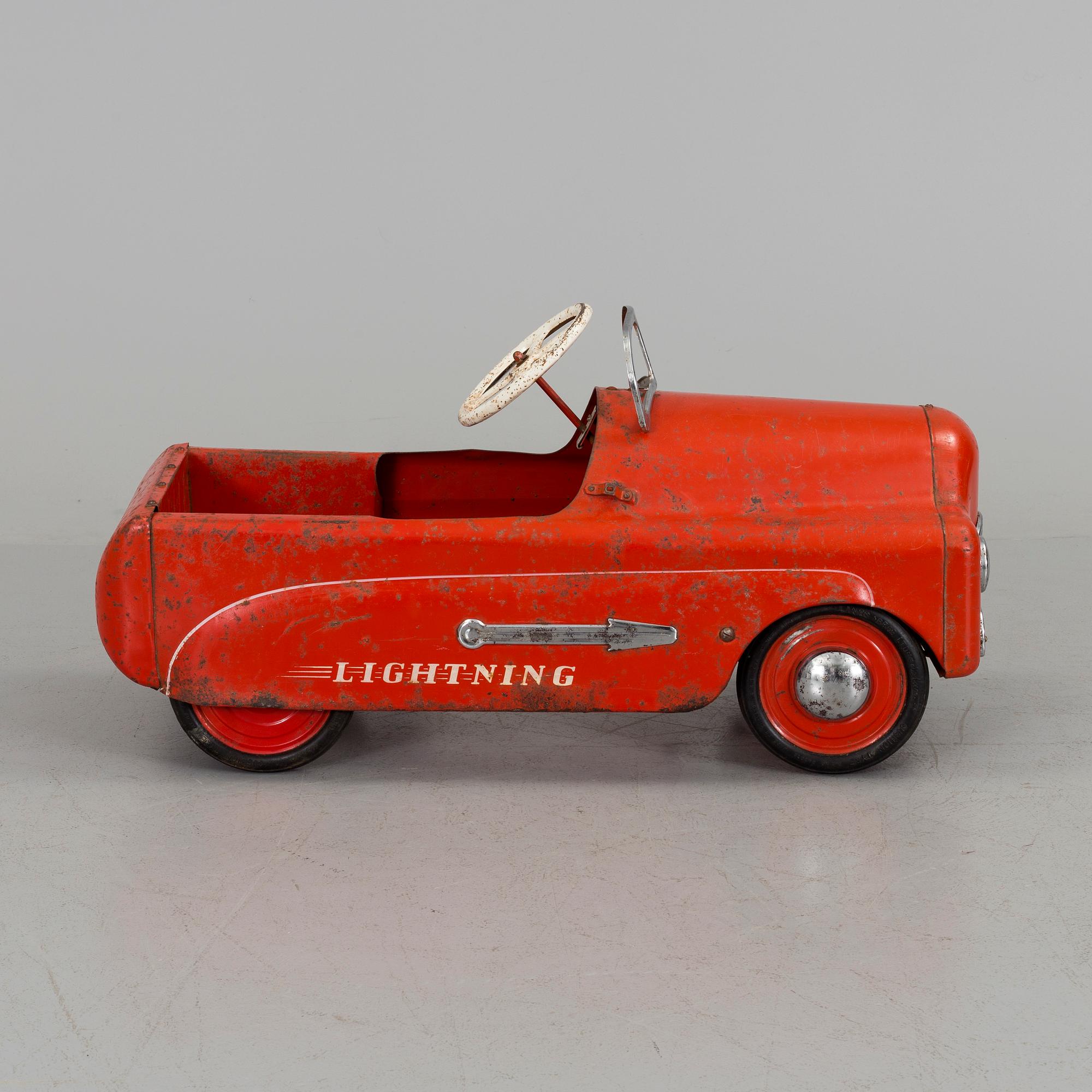 A 1950s tramp car, "Lightning", Tri-Ang, England.