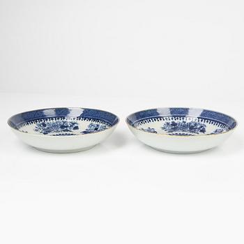 A set of 28 blue and white 'Fitz-Hugh' dishes and 8 bowls, Qing dynasty, circa 1800.