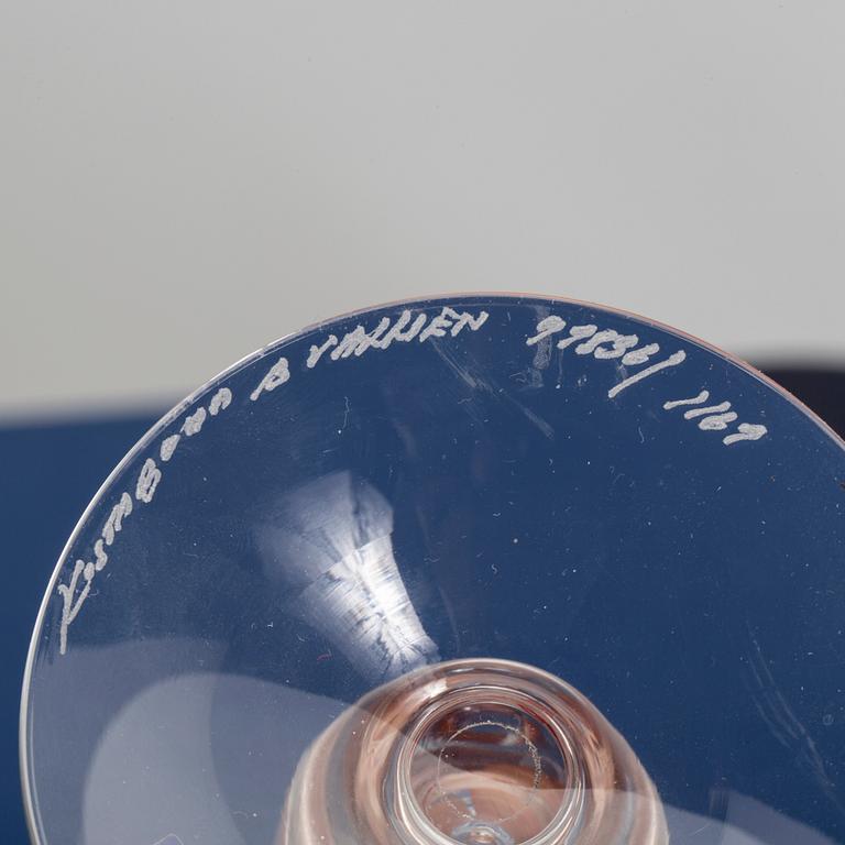 GLAS, ett par, "Millenium", Bertil Vallien, Kosta Boda, år 2000.