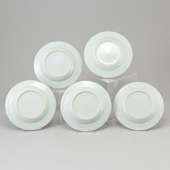 A SET OF FIVE CHINESE PORCELAIN PLATES, Qianlong 1736-1795.