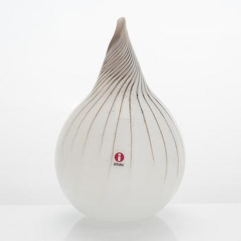 Oiva Toikka, a glass sculpture signed O. Toikka Nuutajärvi, Kotiliesi 2004.