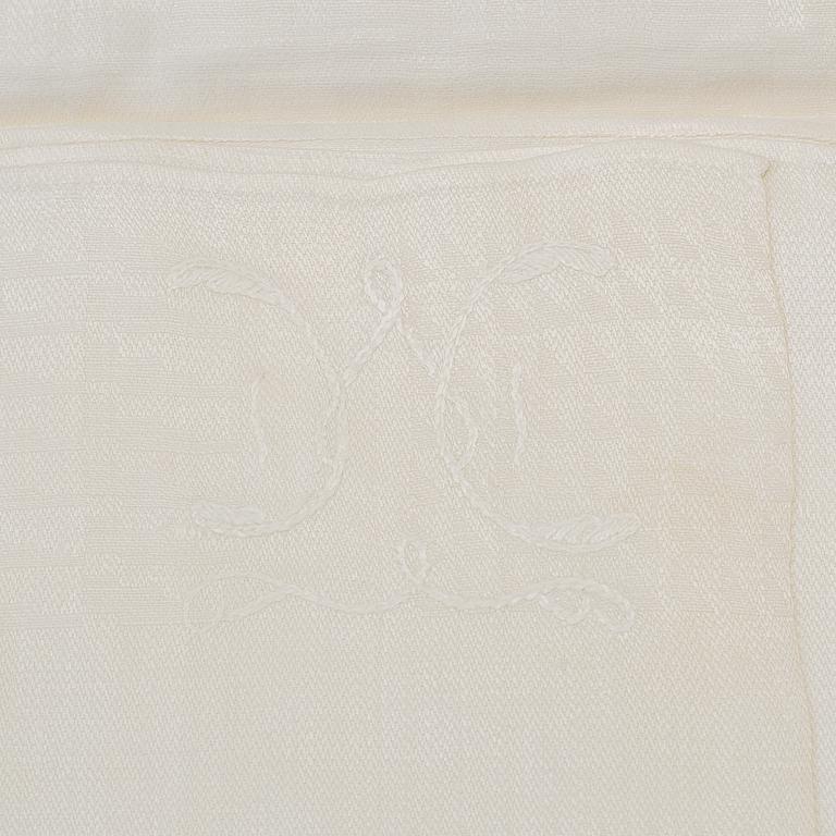 ADLIGA SERVETTER, 6 st, linnedamast, med adliga ätten Gyllengahms monogram. Omkring år 1800.