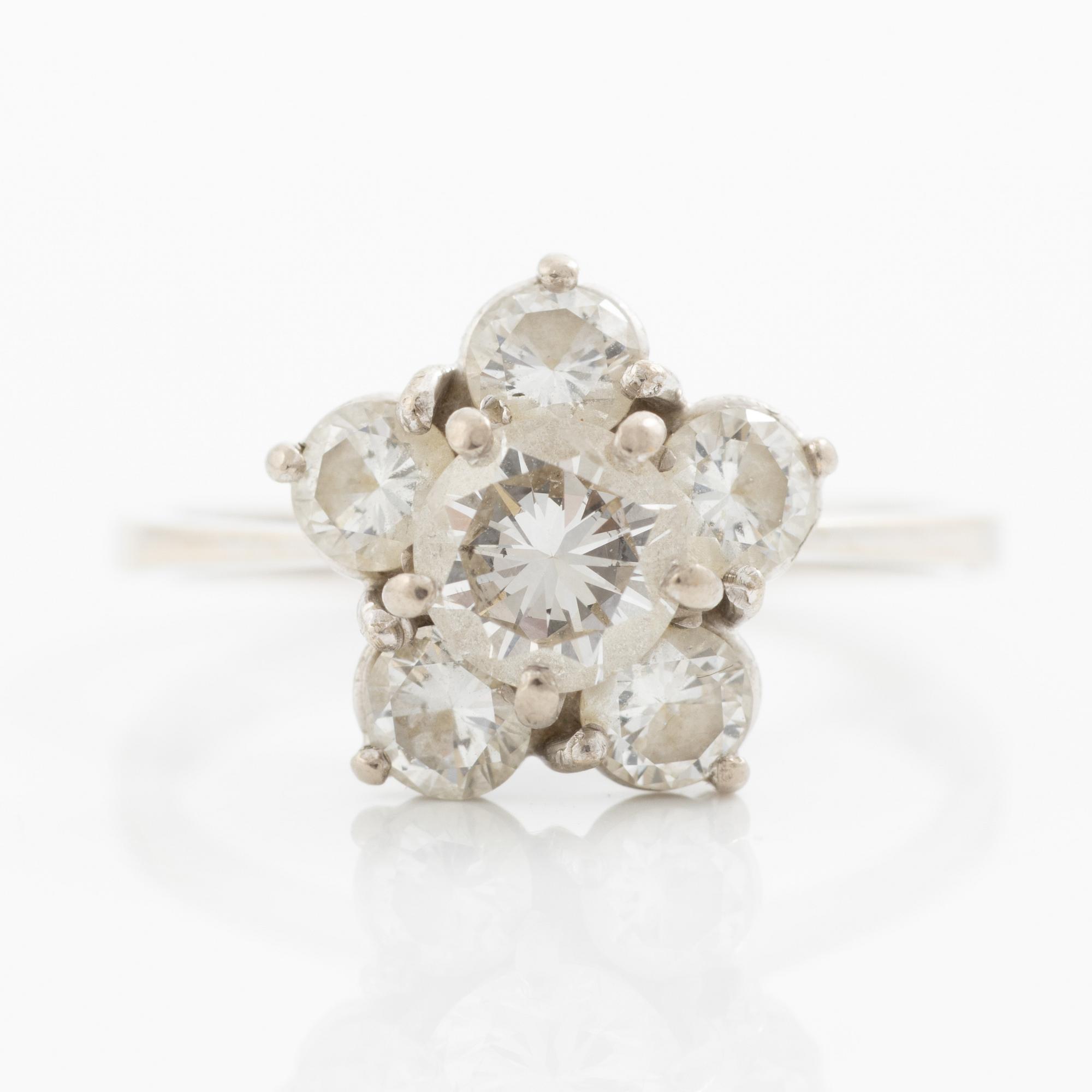 Ring, cameo model, white gold with brilliant-cut diamonds.