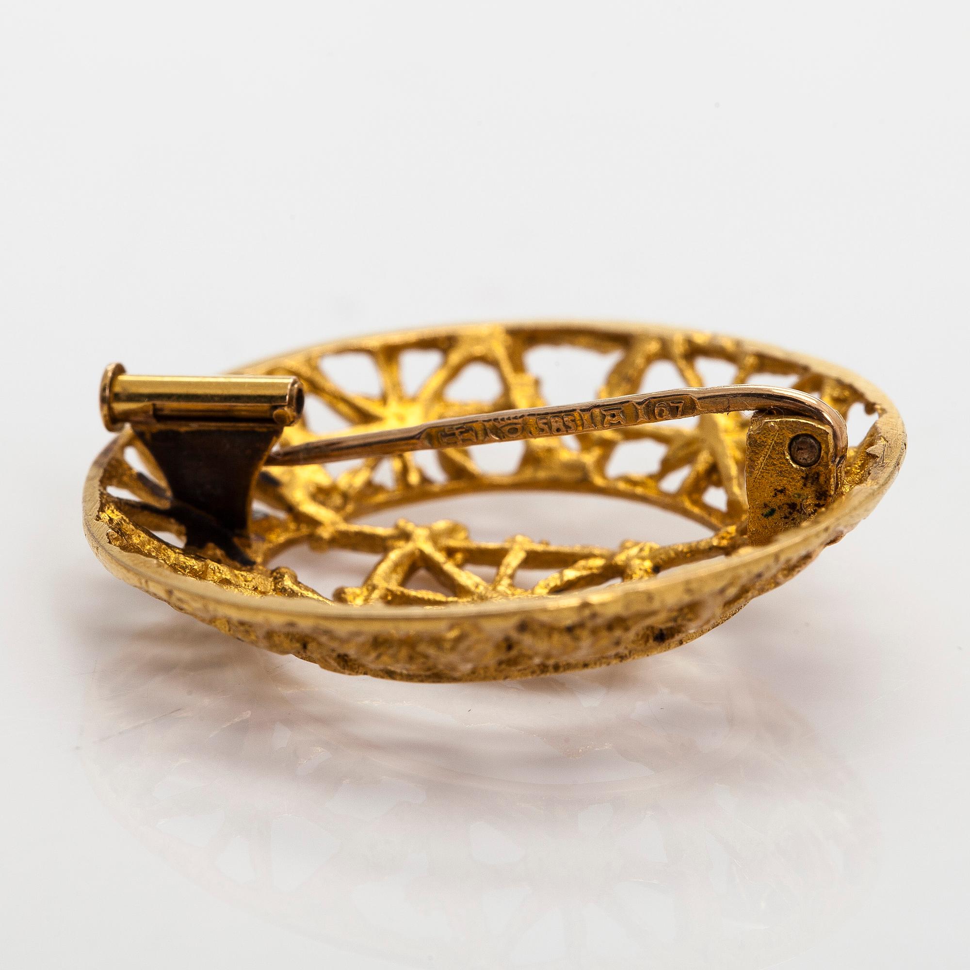 Pentti Sarpaneva, brooch, 14K gold.