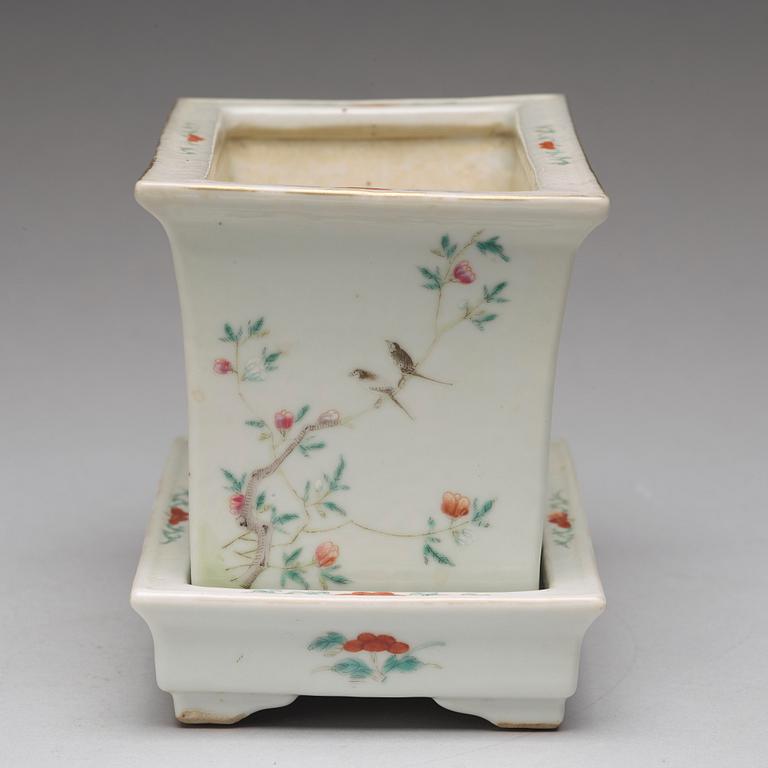 A famille rose flower pot with stand, Qing dynasty,  circa 1900.