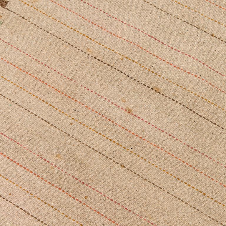 Impi Sotavalta,  A 1930s  flat weave carpet for Aaltosen Mattokutomo Kiikka Finland. Circa 290 x 190 cm.