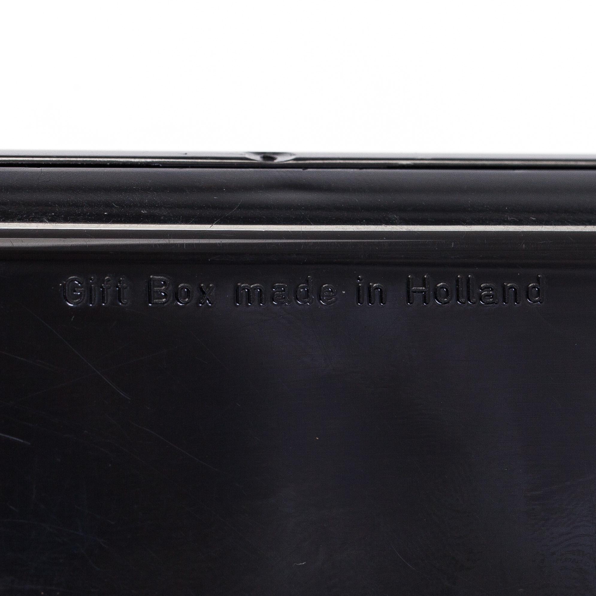Montblanc, a Meisterstück fountain pen.