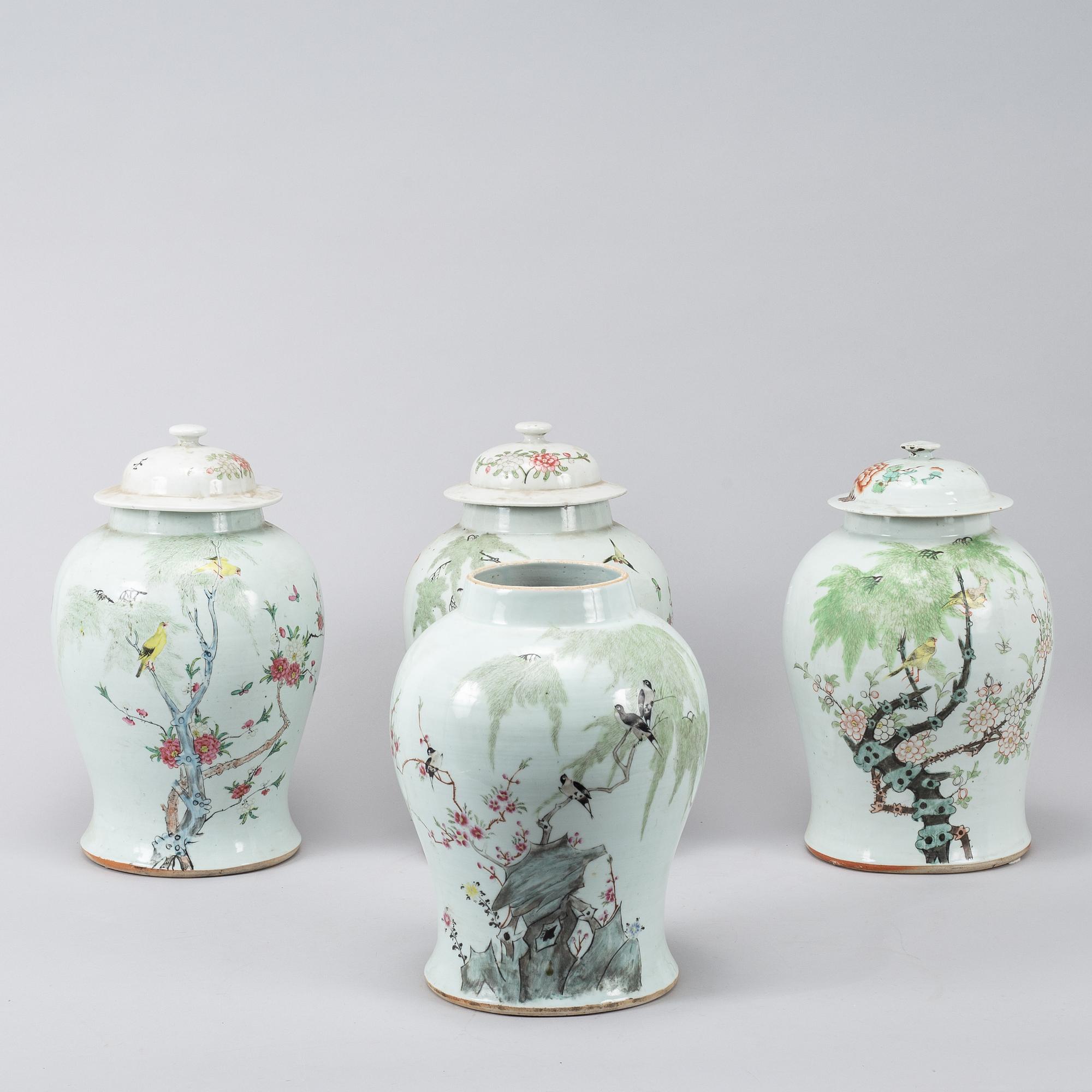 Four Chinese famille rose jars/vases with 3 covers, 20th century.