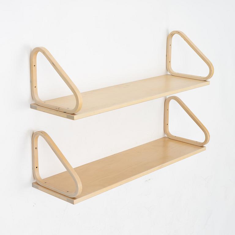 Alvar Aalto, a pair of model 112b shelves, Artek, end of the 20th century.