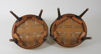 KARMSTOLAR, ett par, sengustavianska provinsarbeten, 1800-talets början.