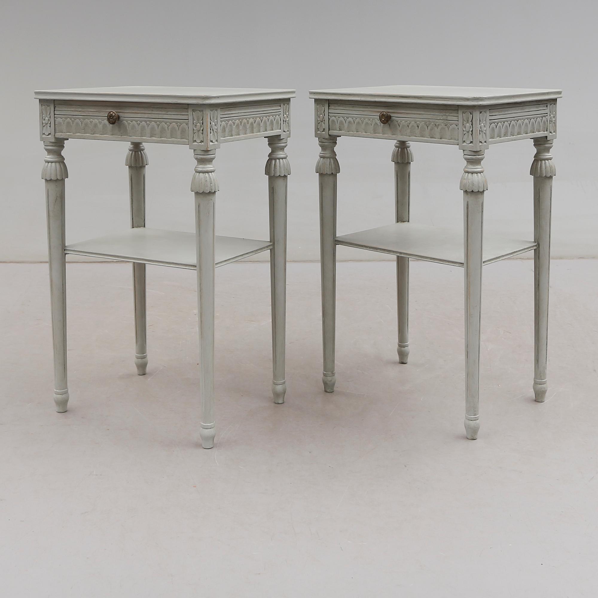 SÄNGBORD, 1 par, gustaviansk stil, 1900-talets mitt.