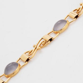 18K gold and cabochon-cut moonstone bracelet.