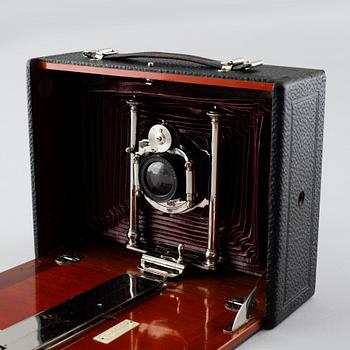 A foldable camera by Dr. Lüttke & Arndt Wandsbek, Germany, first half of the 20th century.