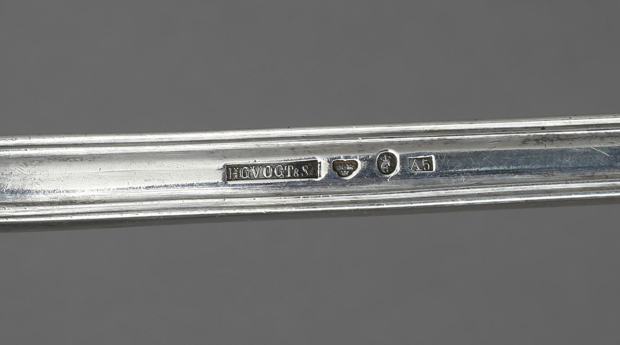 SOPPSLEV samt DESSERTSKEDAR, 1+3 "Olga", Kristianstad, 1855 och 1888. Vikt ca 308 gram.