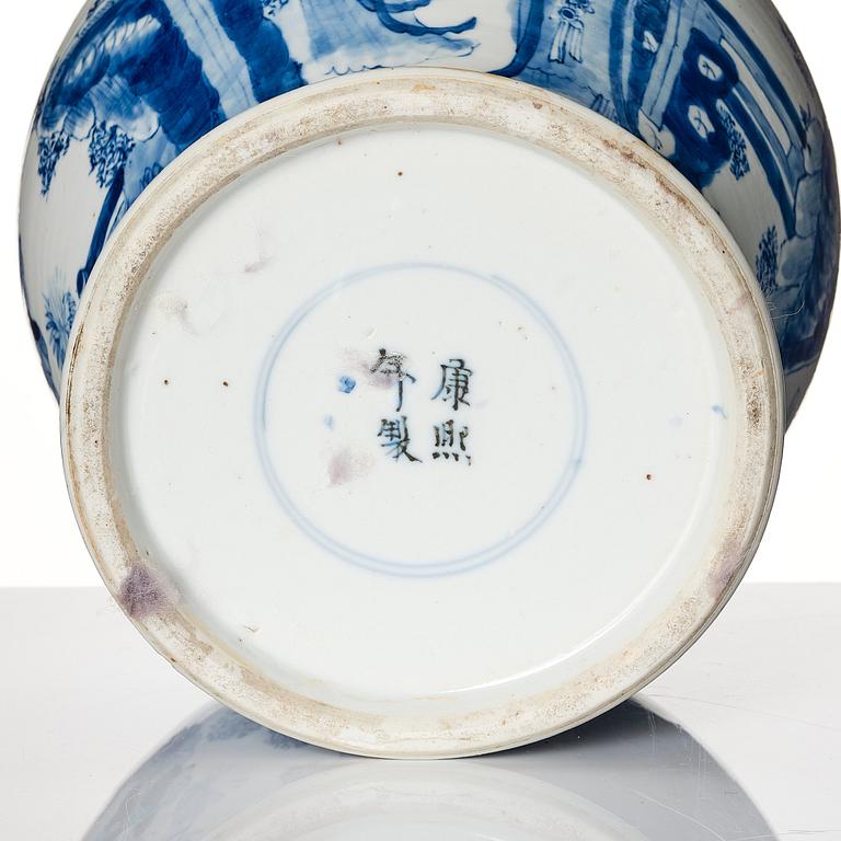 A blue and white jar, Qing dynasty, 19th century.