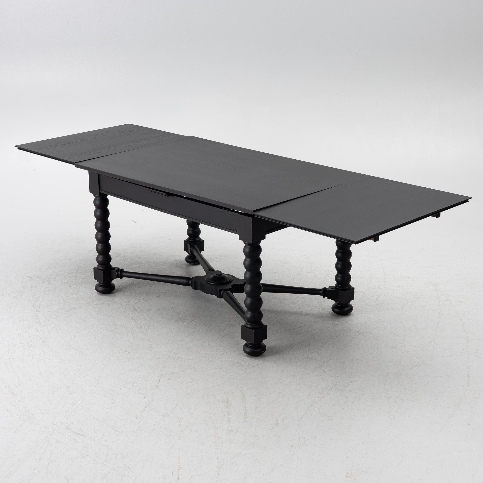 Dining table, first half of the 20th century.