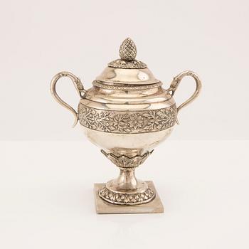 A three pcs Empire silver tea service unknown hallmarks, toal weight 1133 grams.