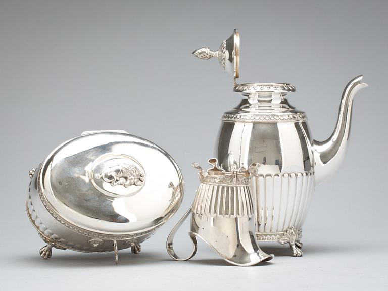 KAFFEKANNA, SOCKERSKRIN och GRÄDDKANNA, silver, empirestil, GAB, 1900-talets första hälft, total vikt 1080g.