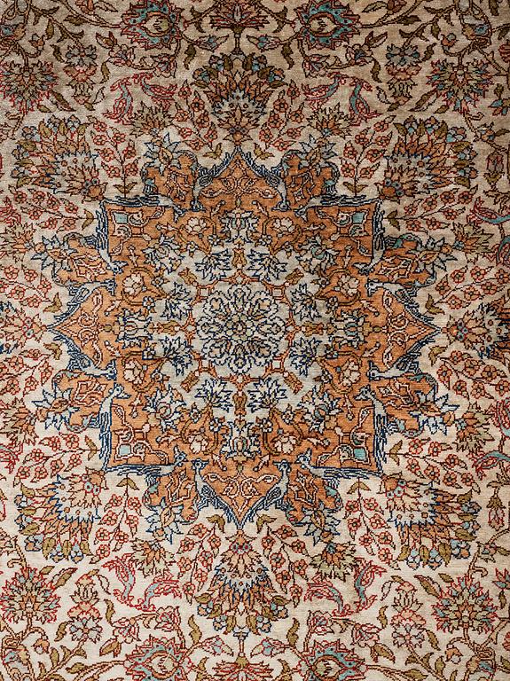 A carpet, an old silk Turkey, ca 237,5 x 146,5  cm (as well as 3,5-4 cm flat weave at the ends).